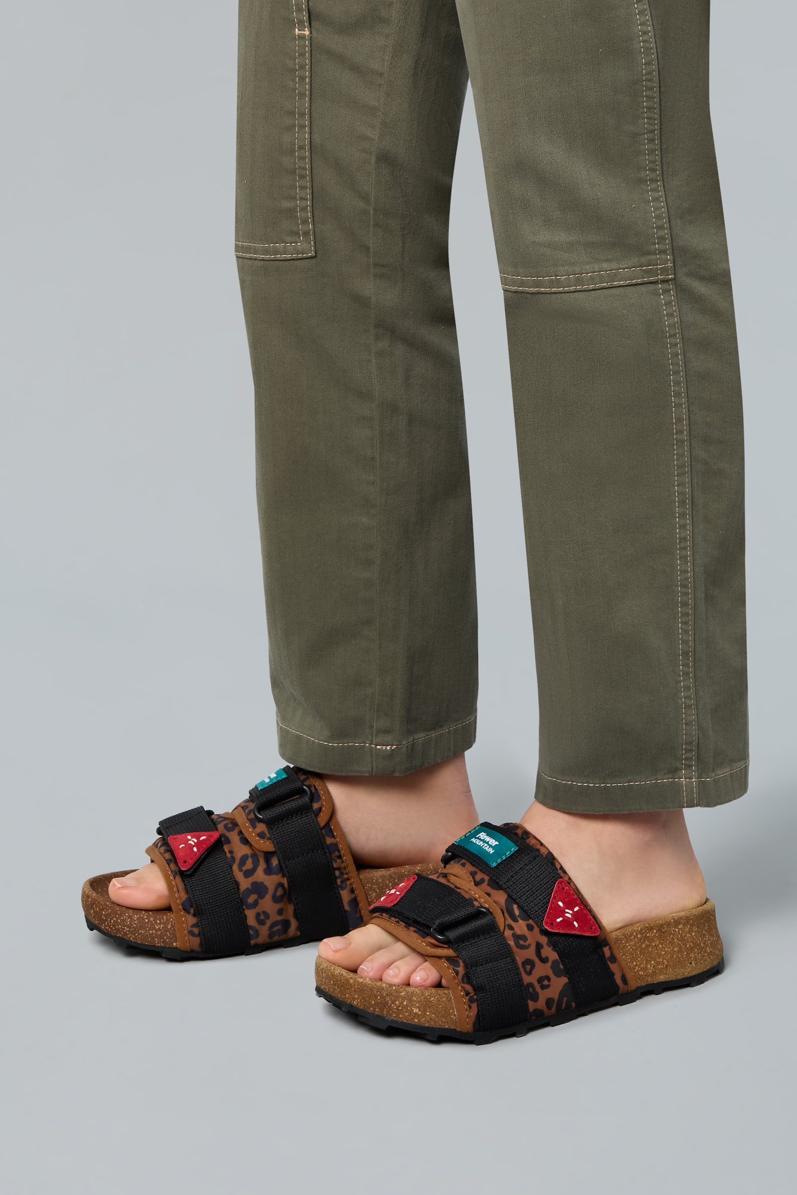 Flower Mountain NIWA SLIPPER UNI Hausschuhe Herren Braun Schwarz | 138-ITMLUS